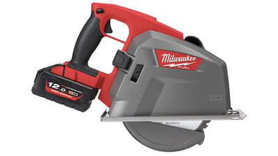 Test complet : Scie circulaire métal sans fil Milwaukee M18 FMCS66-121C