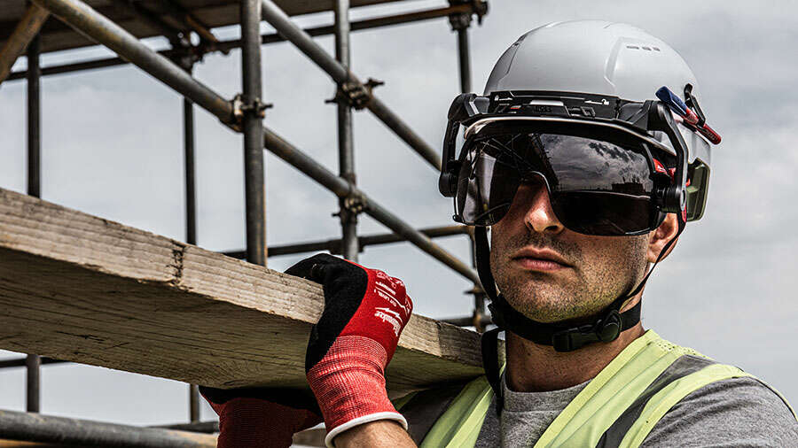 Vêtement de travail bâtiment : casque de chantier anti-bruit, lunettes de  protection EPI