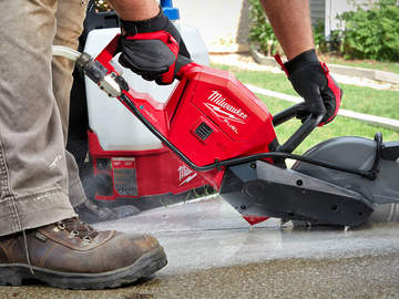 Milwaukee présente la première découpeuse à béton 230 mm 18 V M18 FCOS230